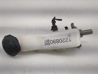2020-2020 Hyundai Elantra Brake Master Cylinder 1220890 - Oemusedautoparts1.com