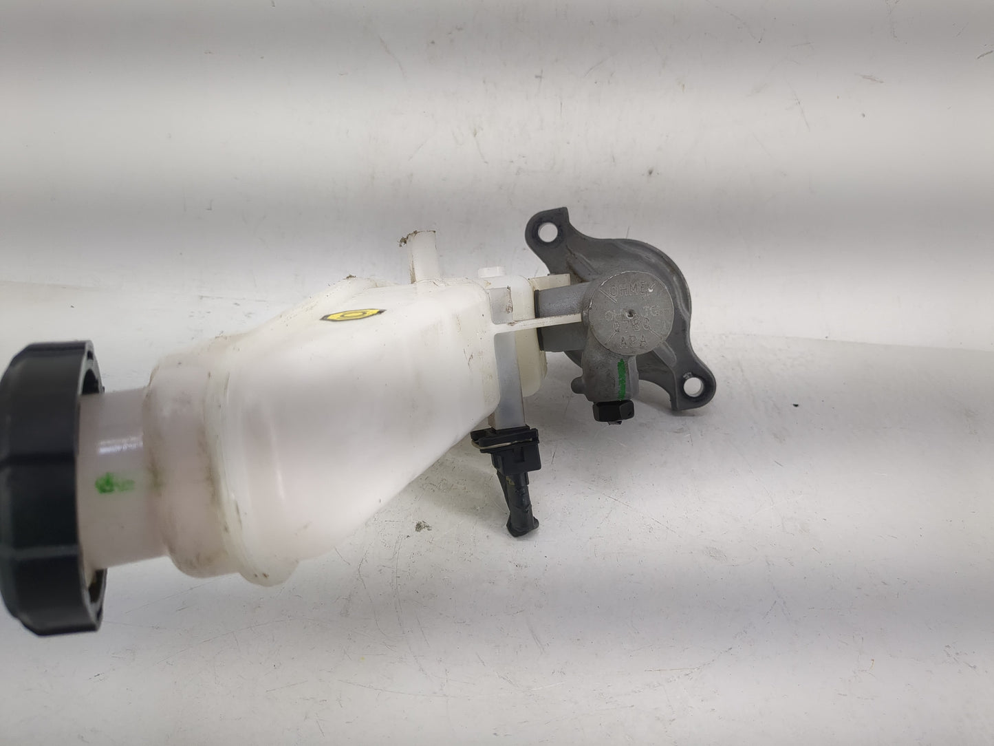 2020-2020 Hyundai Elantra Brake Master Cylinder 1220890 - Oemusedautoparts1.com