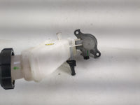 2020-2020 Hyundai Elantra Brake Master Cylinder 1220890 - Oemusedautoparts1.com
