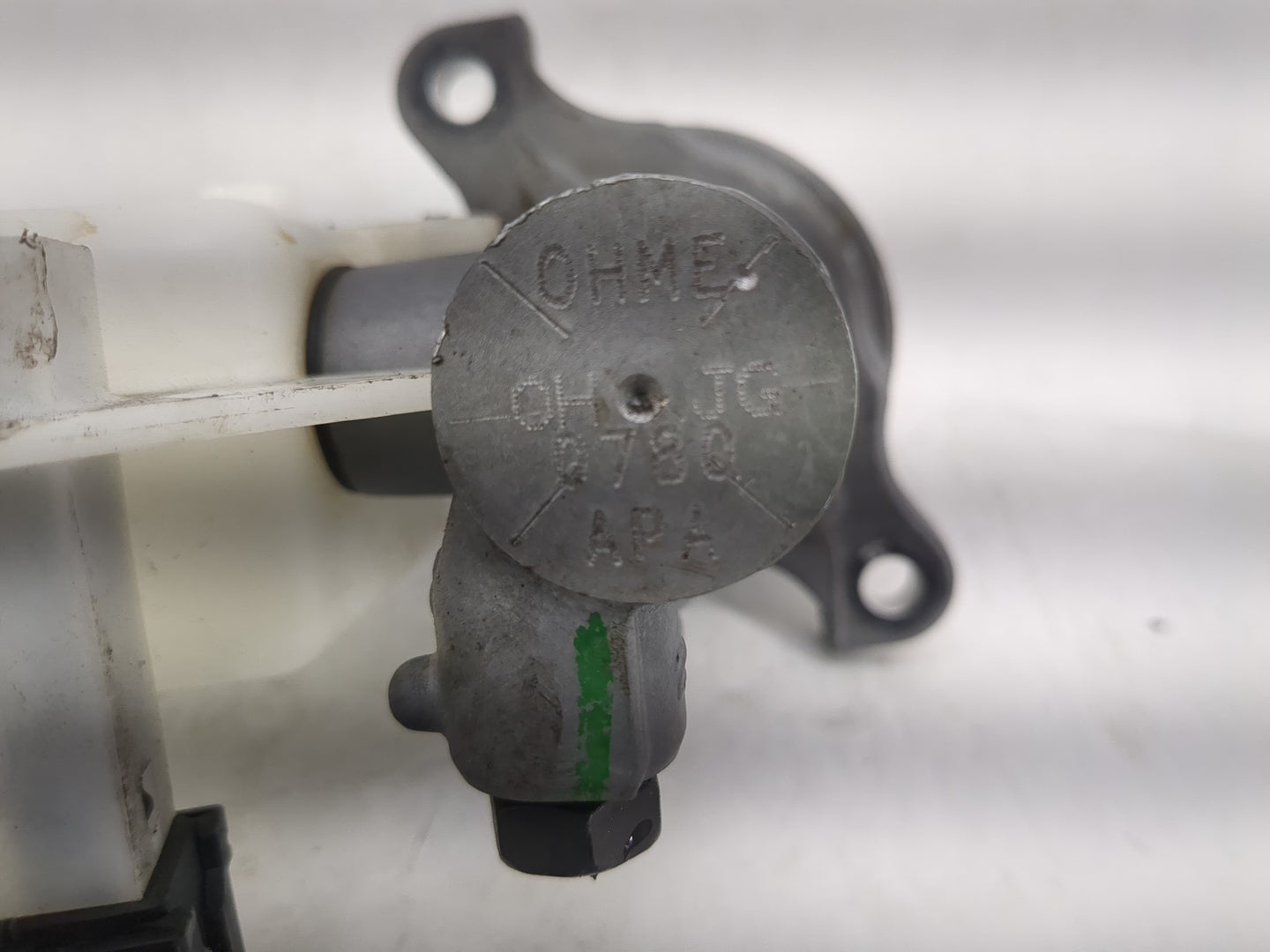2020-2020 Hyundai Elantra Brake Master Cylinder 1220890 - Oemusedautoparts1.com