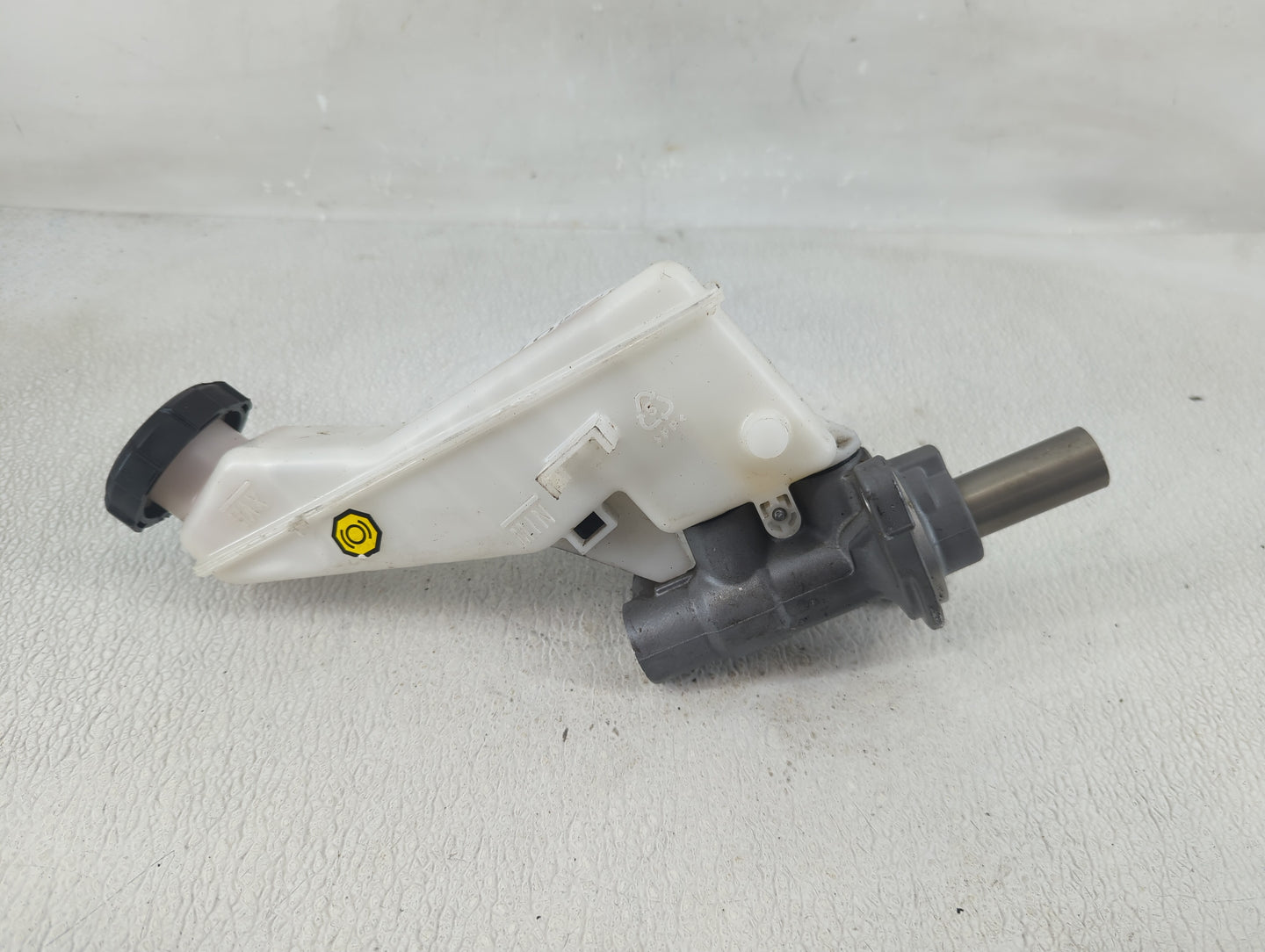2020-2020 Hyundai Elantra Brake Master Cylinder - Oemusedautoparts1.com