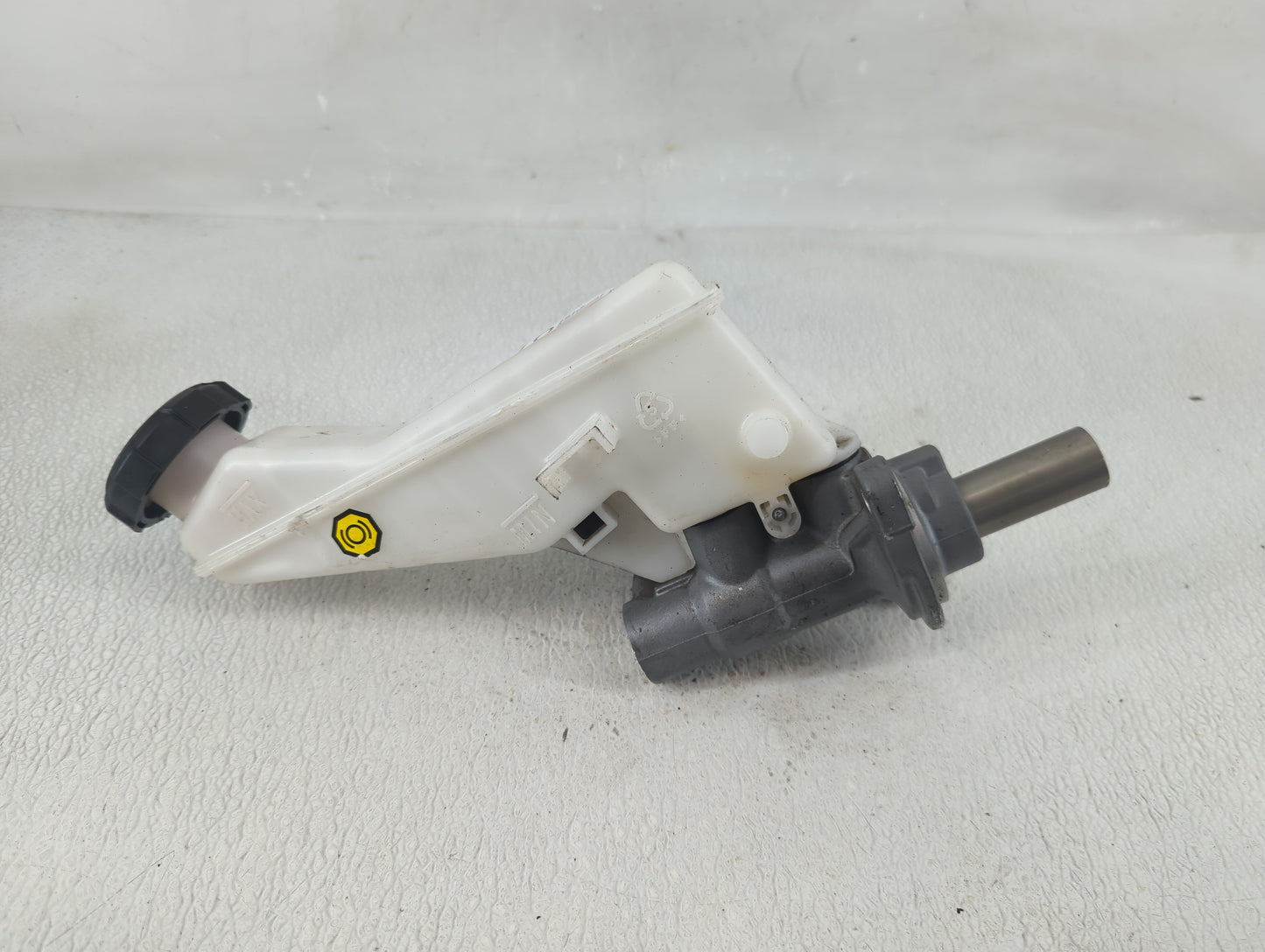 2020-2020 Hyundai Elantra Brake Master Cylinder - Oemusedautoparts1.com