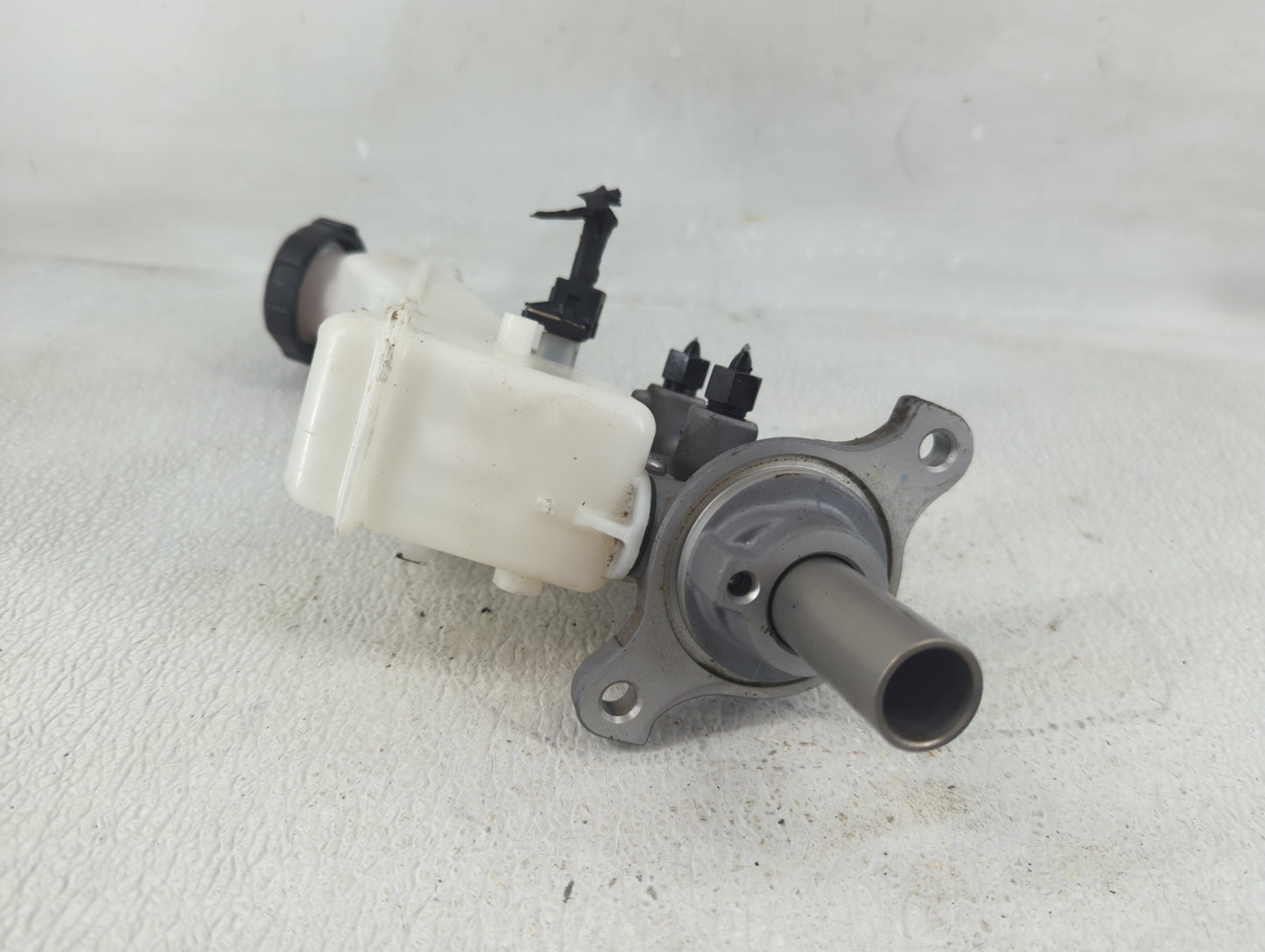 2020-2020 Hyundai Elantra Brake Master Cylinder - Oemusedautoparts1.com