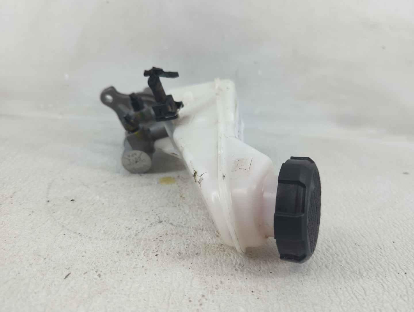 2020-2020 Hyundai Elantra Brake Master Cylinder - Oemusedautoparts1.com
