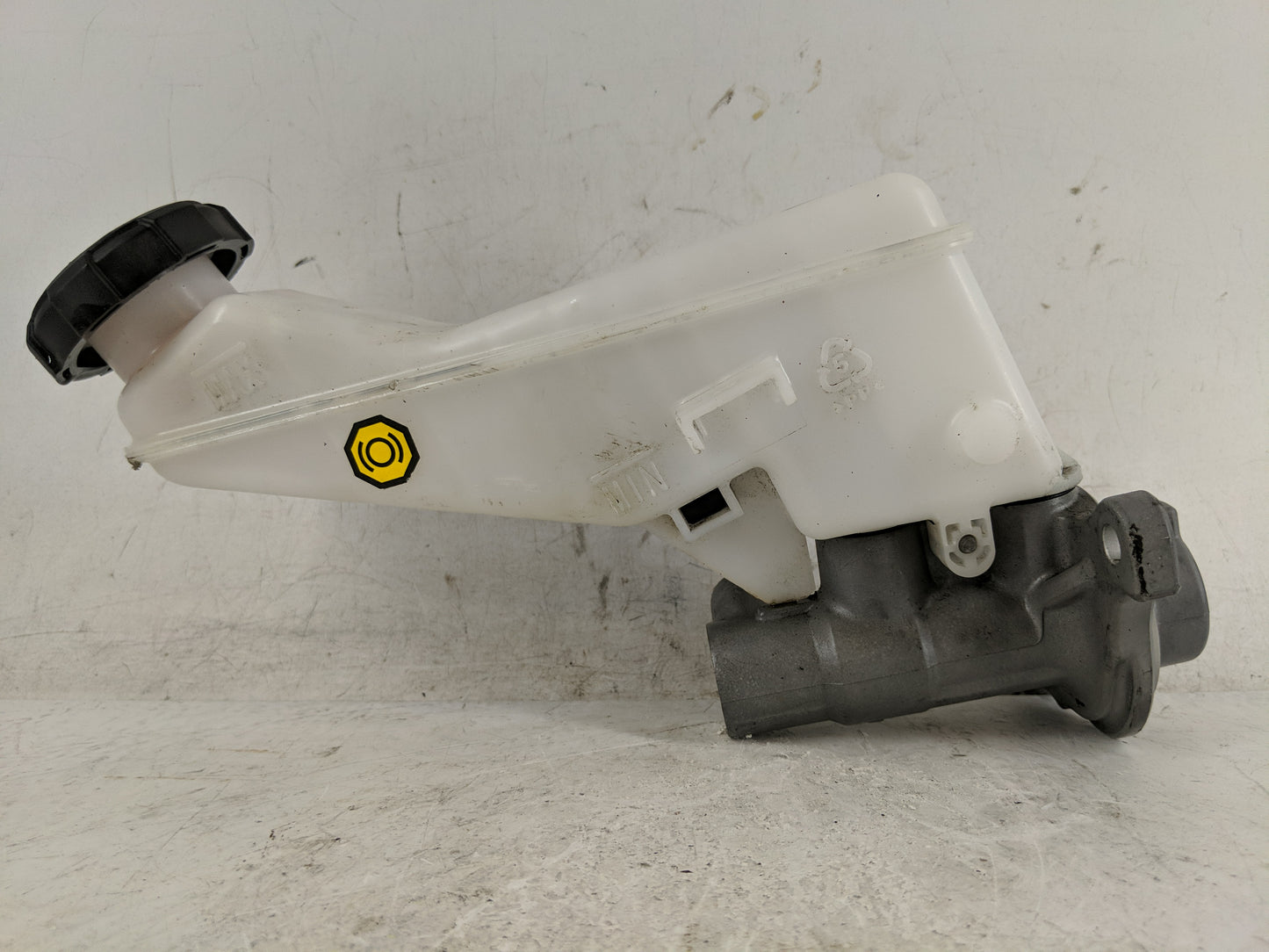2020-2020 Hyundai Elantra Brake Master Cylinder - Oemusedautoparts1.com