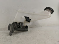 2020-2020 Hyundai Elantra Brake Master Cylinder 1221124 - Oemusedautoparts1.com