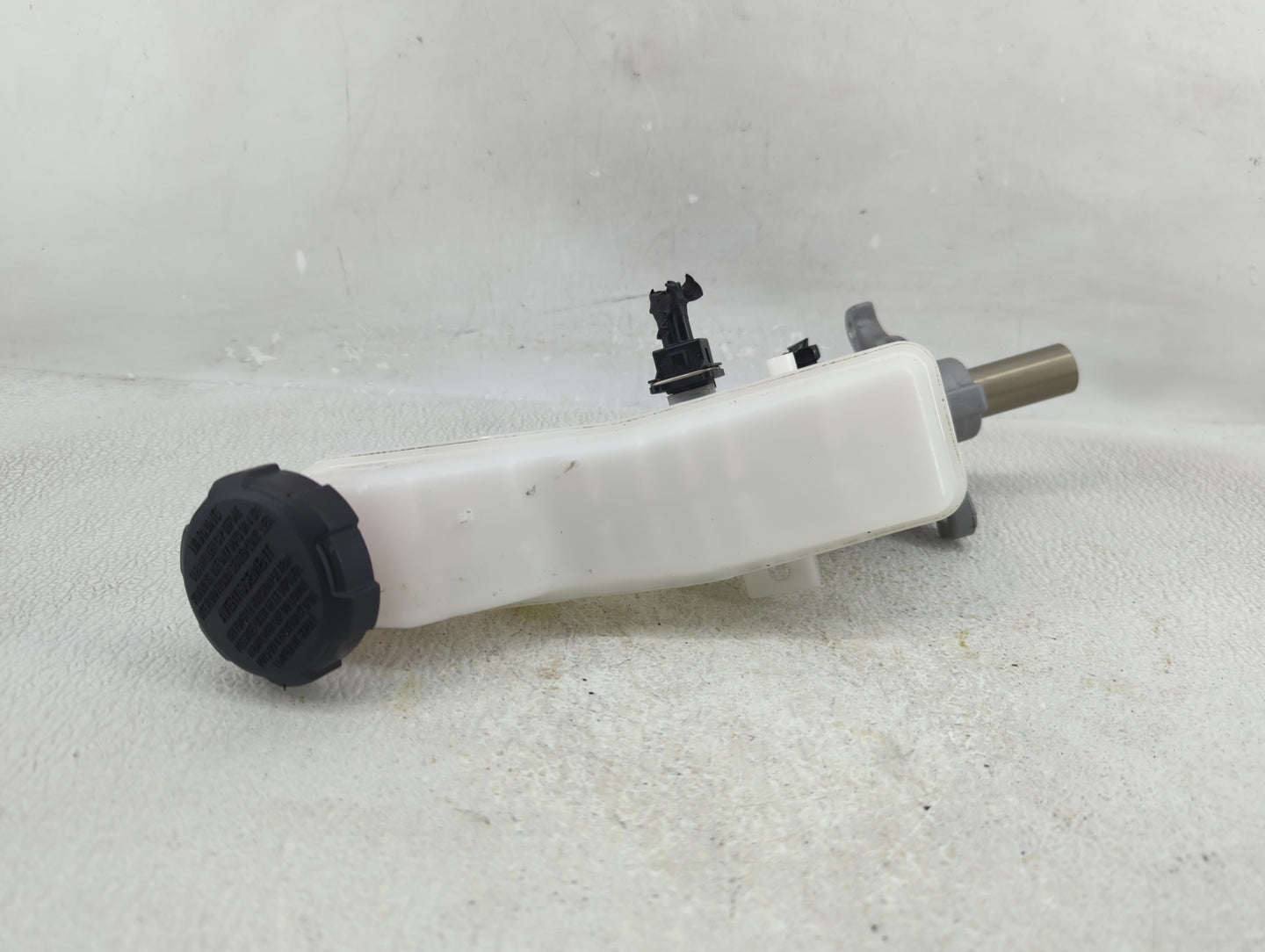 2020-2020 Hyundai Elantra Brake Master Cylinder 1276536 - Oemusedautoparts1.com