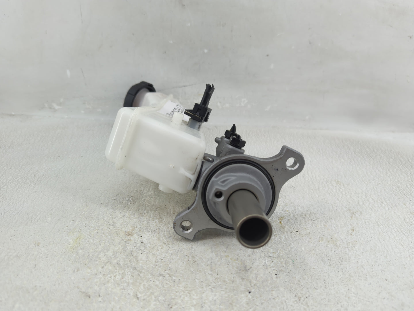 2020-2020 Hyundai Elantra Brake Master Cylinder - Oemusedautoparts1.com