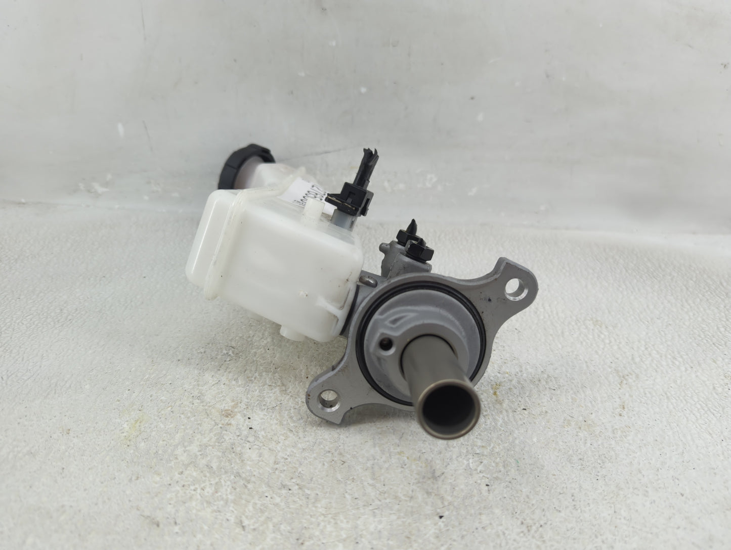 2020-2020 Hyundai Elantra Brake Master Cylinder - Oemusedautoparts1.com