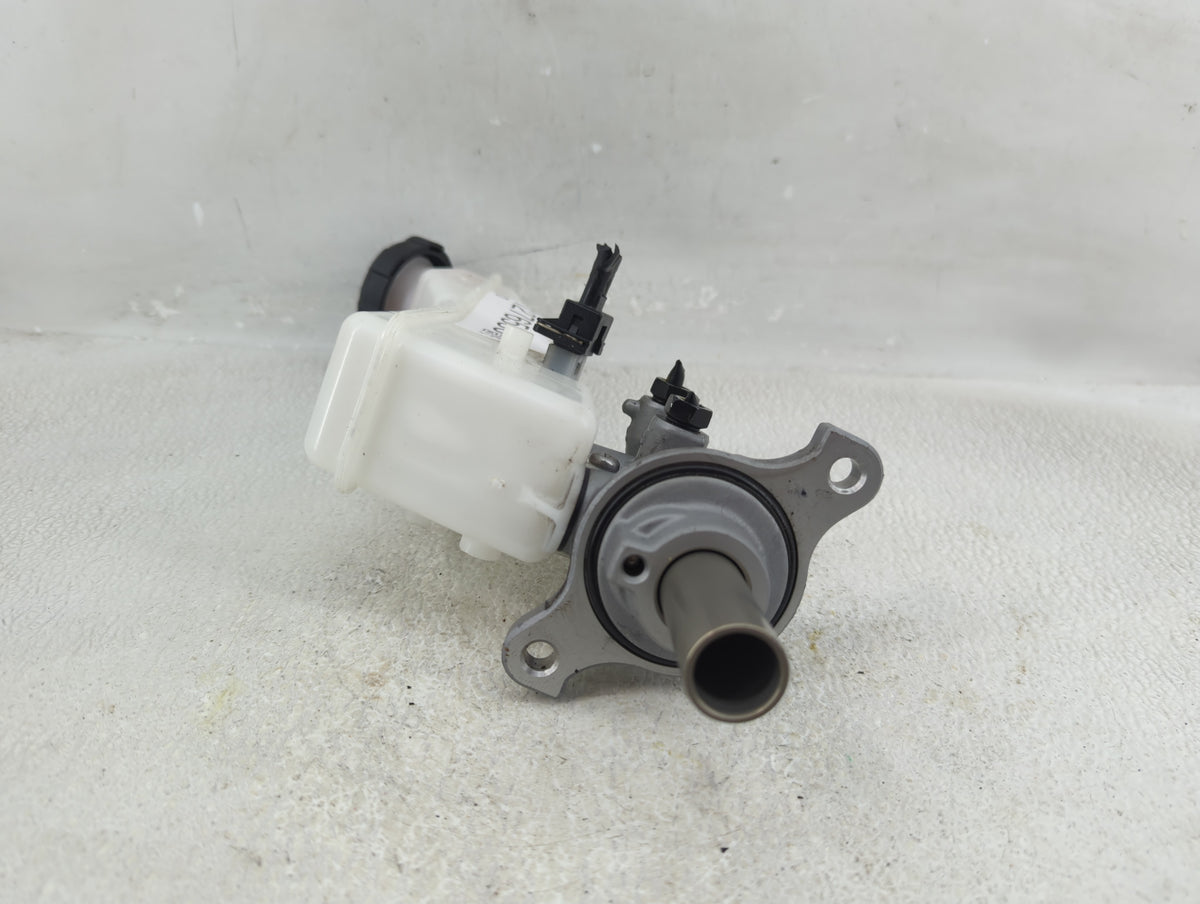 2020-2020 Hyundai Elantra Brake Master Cylinder 1276536 - Oemusedautoparts1.com