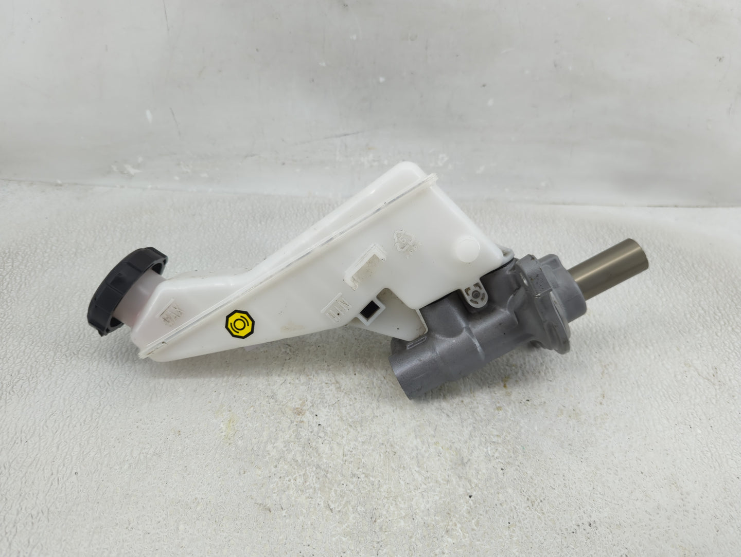 2020-2020 Hyundai Elantra Brake Master Cylinder 1276536 - Oemusedautoparts1.com