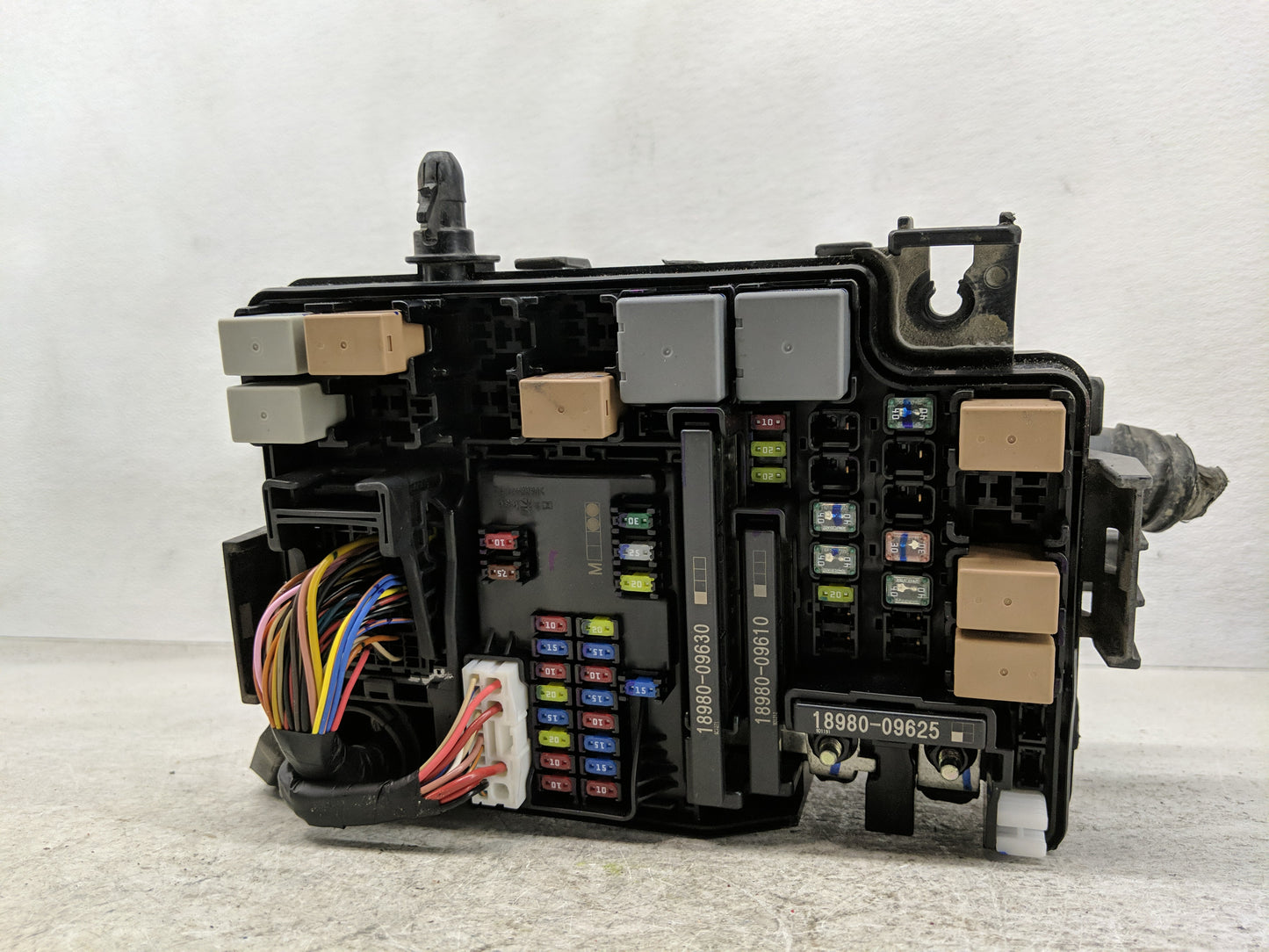 2019-2020 Hyundai Elantra Fusebox Fuse Box Panel Relay Module P/N:91956-F2025 Fits Fits 2019 2020 OEM Used Auto Parts - Oemu