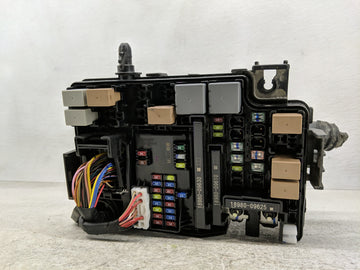 2019-2020 Hyundai Elantra Fusebox Fuse Box Panel Relay Module P/N:91956-F2025 Fits Fits 2019 2020 OEM Used Auto Parts