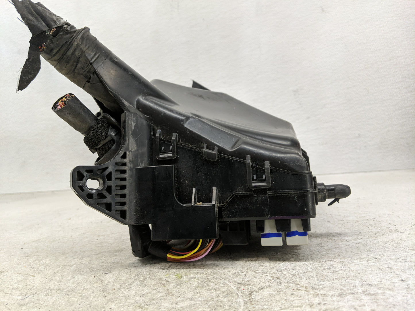 2019-2020 Hyundai Elantra Fusebox Fuse Box Panel Relay Module P/N:91956-F2025 Fits Fits 2019 2020 OEM Used Auto Parts - Oemu