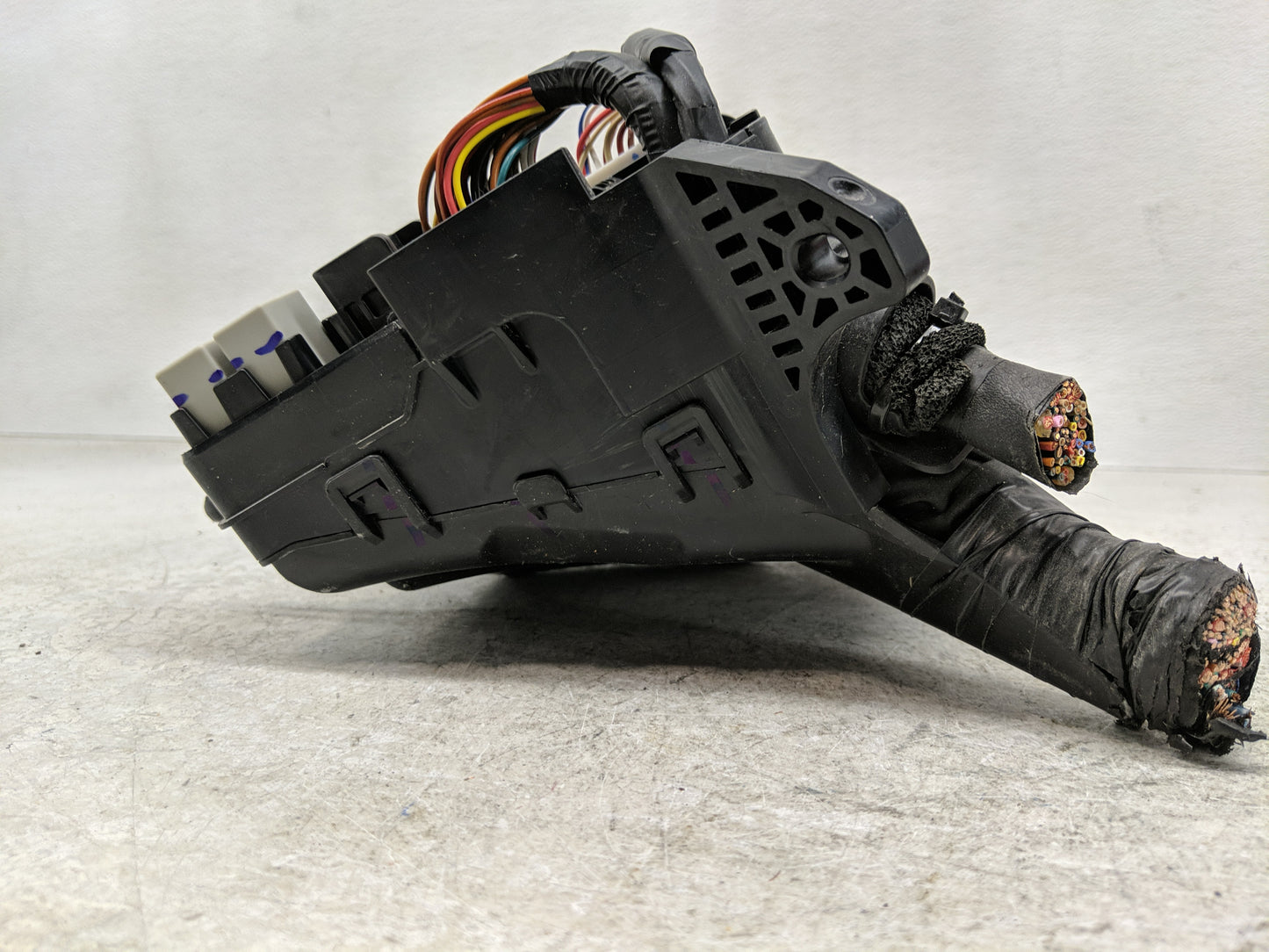 2019-2020 Hyundai Elantra Fusebox Fuse Box Panel Relay Module P/N:91956-F2025 Fits Fits 2019 2020 OEM Used Auto Parts - Oemu