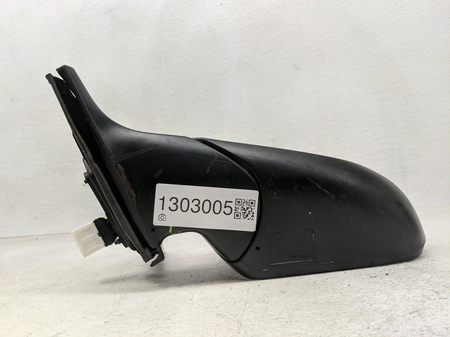 2017-2020 Hyundai Elantra Driver Side View Mirror - Left Door Mirror OEM Used - Oemusedautoparts1.com