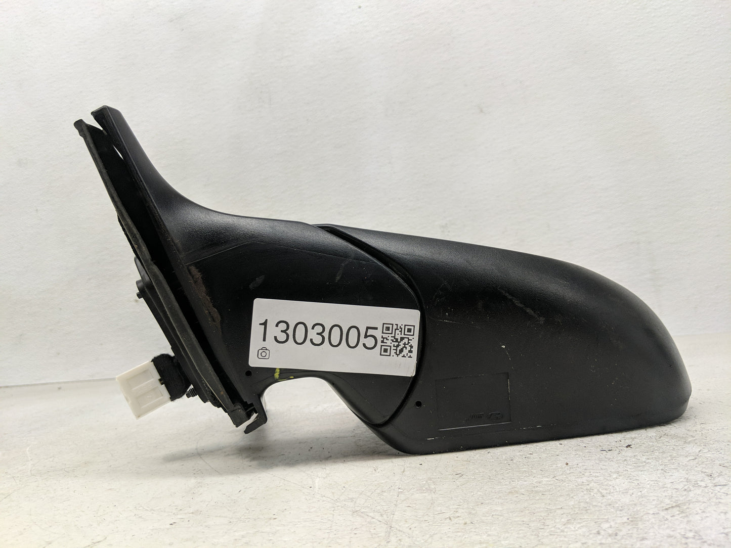 2017-2020 Hyundai Elantra Driver Side View Mirror - Left Door Mirror OEM Used - Oemusedautoparts1.com