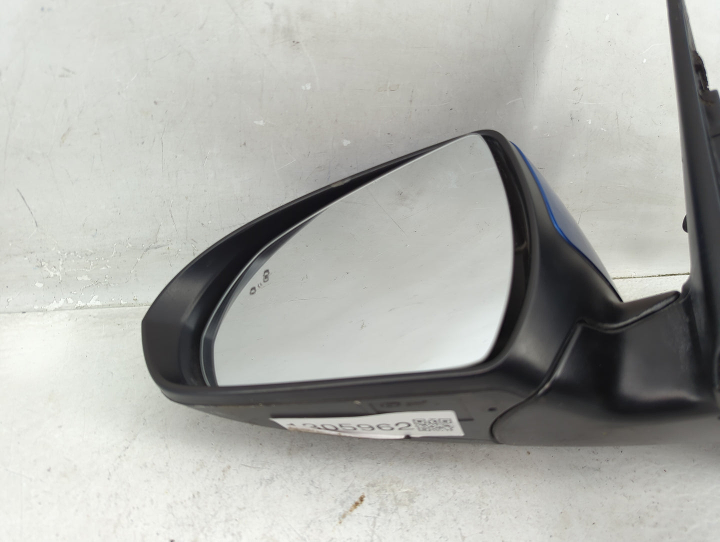 2017-2020 Hyundai Elantra Driver Side View Mirror - Left Door Mirror OEM Used - Oemusedautoparts1.com