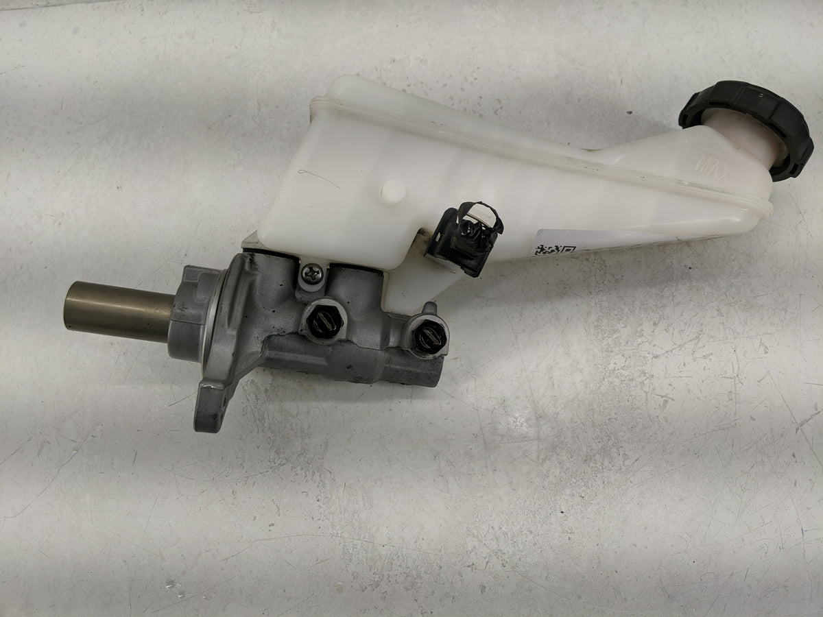 2020-2020 Hyundai Elantra Brake Master Cylinder 1311420 - Oemusedautoparts1.com