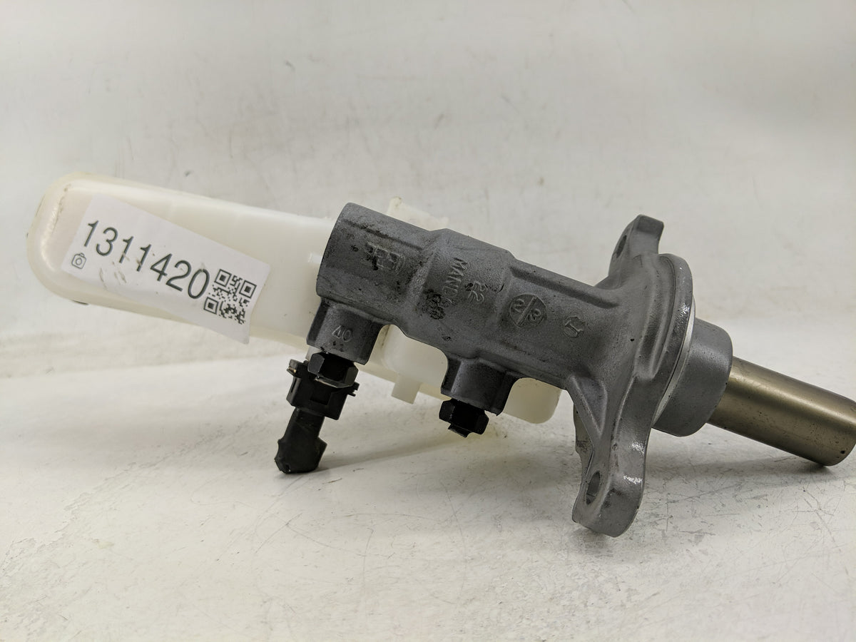 2020-2020 Hyundai Elantra Brake Master Cylinder 1311420 - Oemusedautoparts1.com