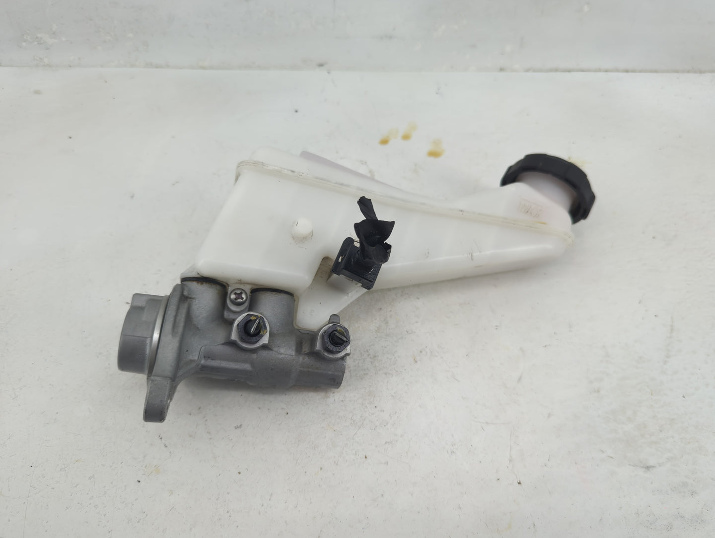 2020-2020 Hyundai Elantra Brake Master Cylinder - Oemusedautoparts1.com