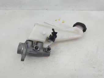 compare product 2020-2020 Hyundai Elantra Brake Master Cylinder 1376948