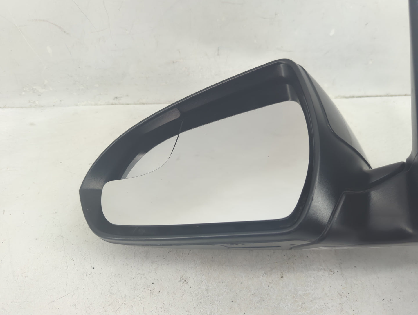 2017-2020 Hyundai Elantra Driver Side View Mirror - Left Door Mirror OEM Used - Oemusedautoparts1.com