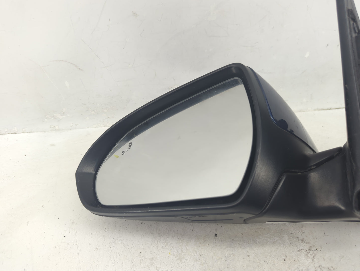 2017-2020 Hyundai Elantra Driver Side View Mirror - Left Door Mirror OEM Used - Oemusedautoparts1.com