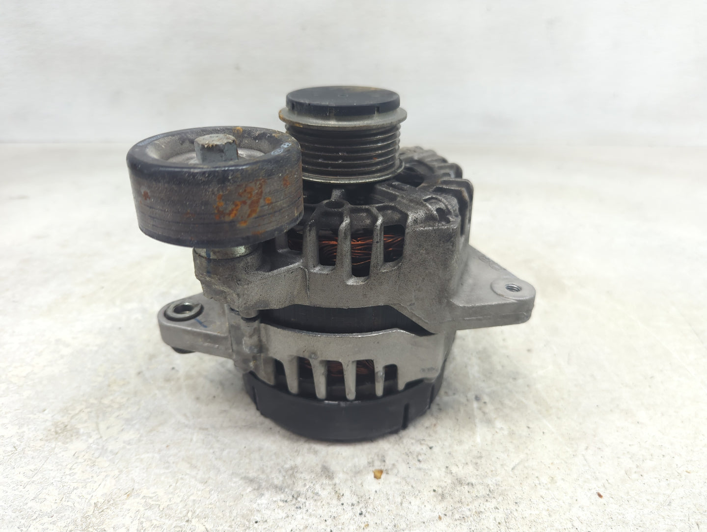 2017-2020 Hyundai Elantra Alternator Replacement Generator Charging Assembly Engine OEM P/N:37300-2E821 2627727 Fits OEM Use