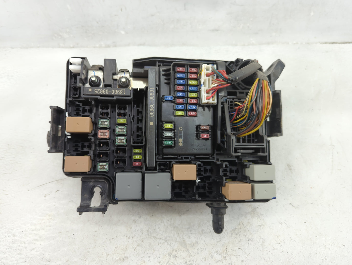 2019-2020 Hyundai Elantra Fusebox Fuse Box Panel Relay Module P/N:91956-F2025 Fits Fits 2019 2020 OEM Used Auto Parts - Oemu