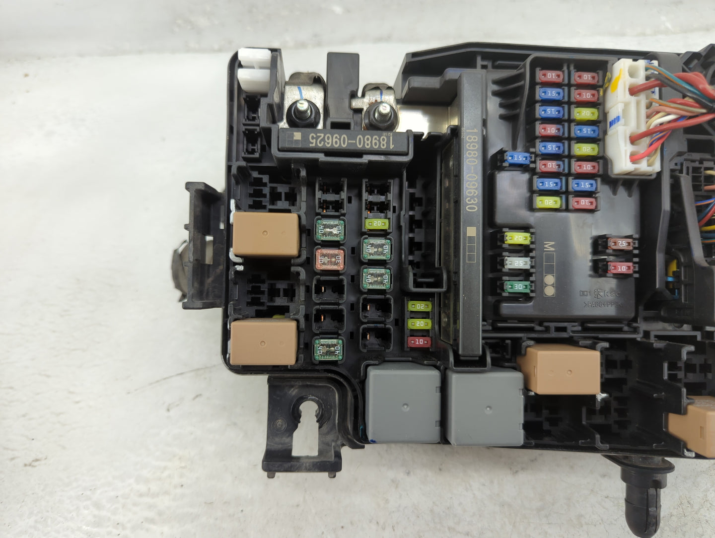 2019-2020 Hyundai Elantra Fusebox Fuse Box Panel Relay Module P/N:91956-F2025 Fits Fits 2019 2020 OEM Used Auto Parts - Oemu