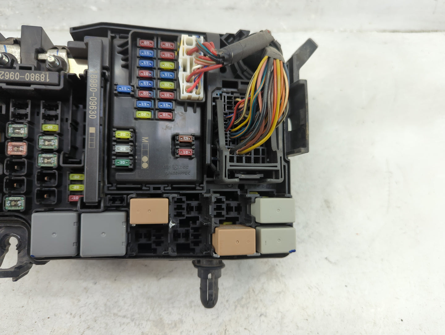 2019-2020 Hyundai Elantra Fusebox Fuse Box Panel Relay Module P/N:91956-F2025 Fits Fits 2019 2020 OEM Used Auto Parts - Oemu