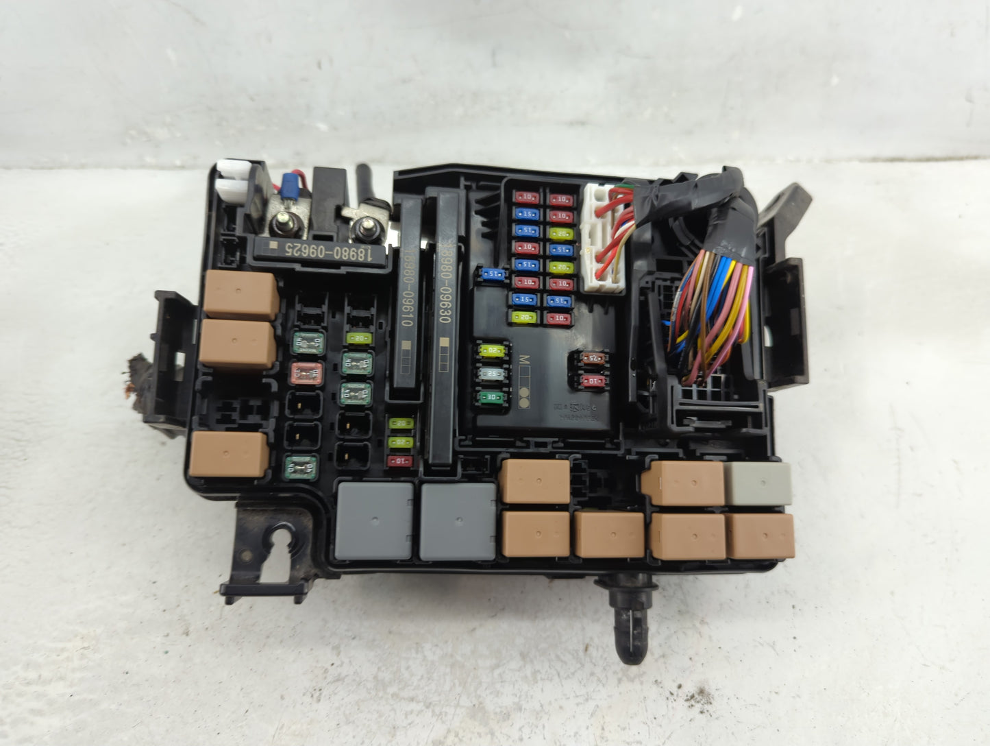 2019-2020 Hyundai Elantra Fusebox Fuse Box Panel Relay Module P/N:91956-F2025 Fits Fits 2019 2020 OEM Used Auto Parts - Oemu