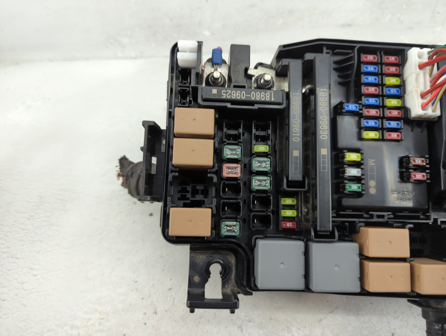 2019-2020 Hyundai Elantra Fusebox Fuse Box Panel Relay Module P/N:91956-F2025 Fits Fits 2019 2020 OEM Used Auto Parts - Oemu
