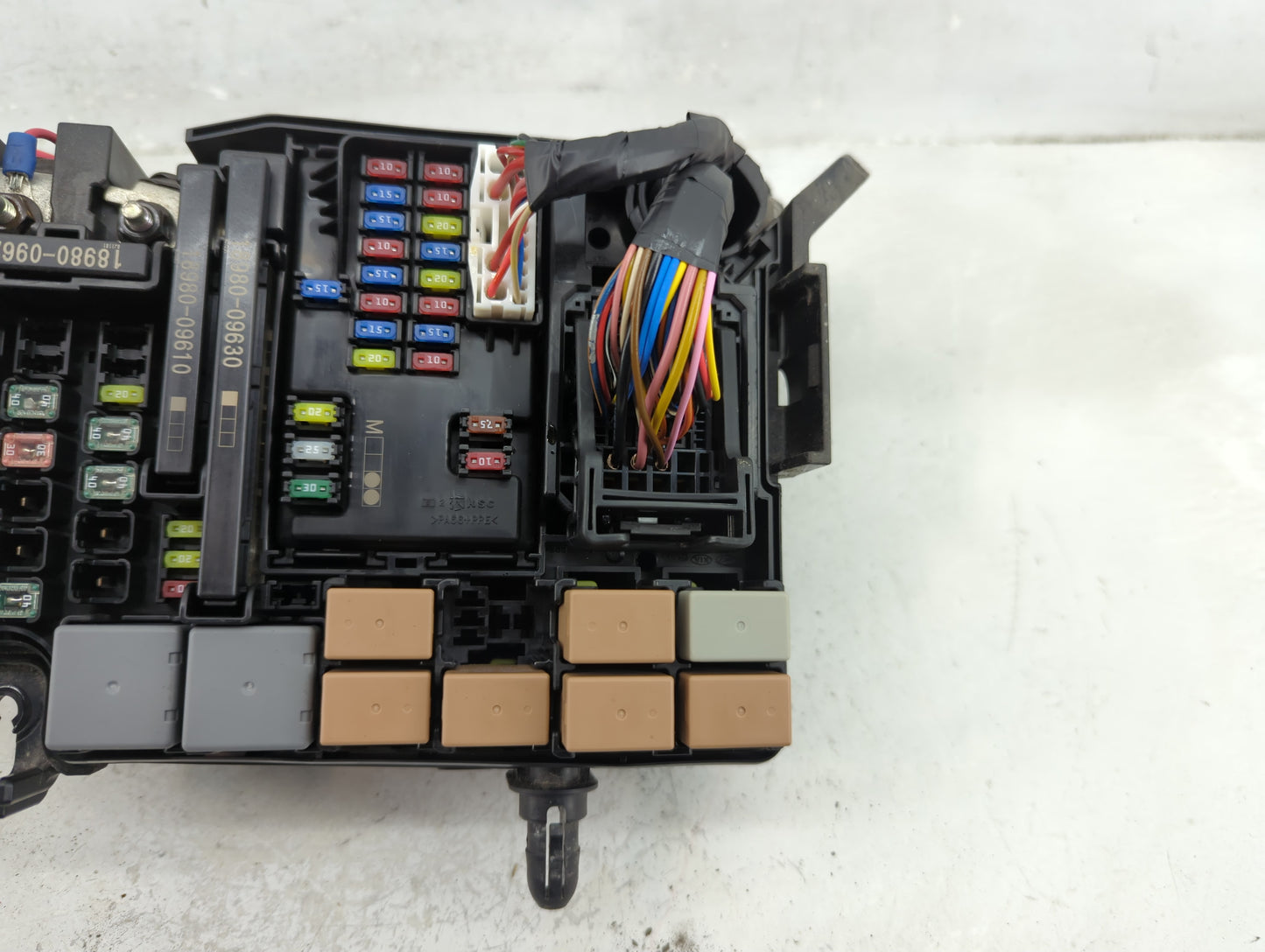 2019-2020 Hyundai Elantra Fusebox Fuse Box Panel Relay Module P/N:91956-F2025 Fits Fits 2019 2020 OEM Used Auto Parts - Oemu