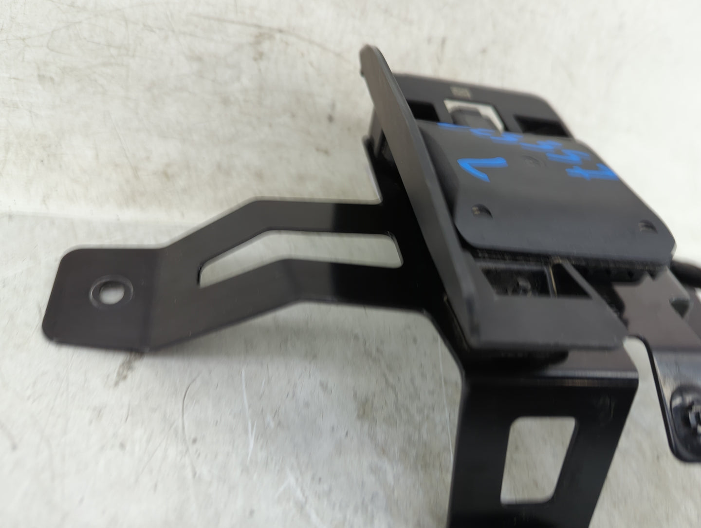 2019-2020 Hyundai Elantra Back Up Sensor Backup Camera - Oemusedautoparts1.com