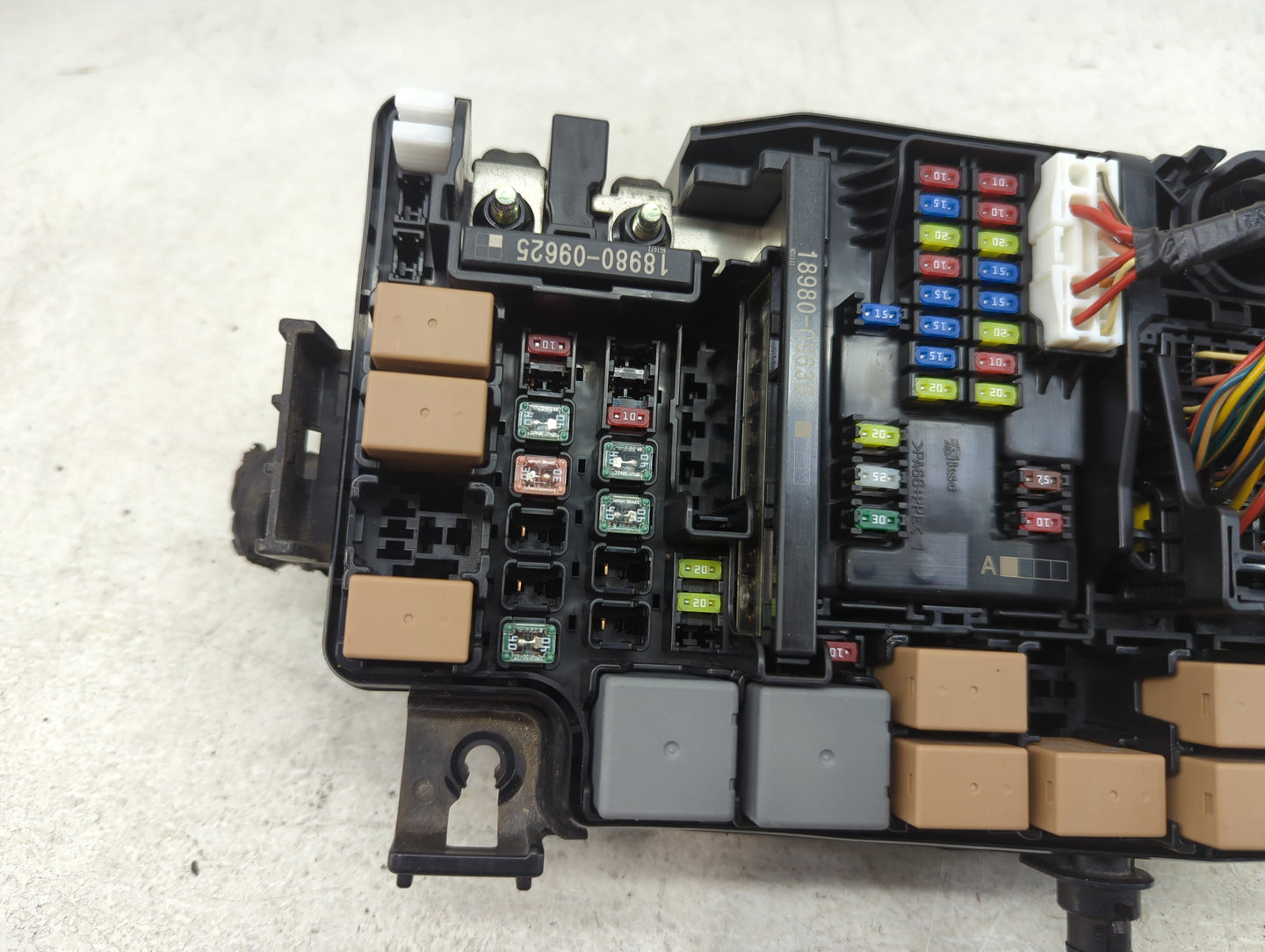 2019-2020 Hyundai Elantra Fusebox Fuse Box Panel Relay Module P/N:91956-F2020 Fits Fits 2019 2020 OEM Used Auto Parts - Oemu