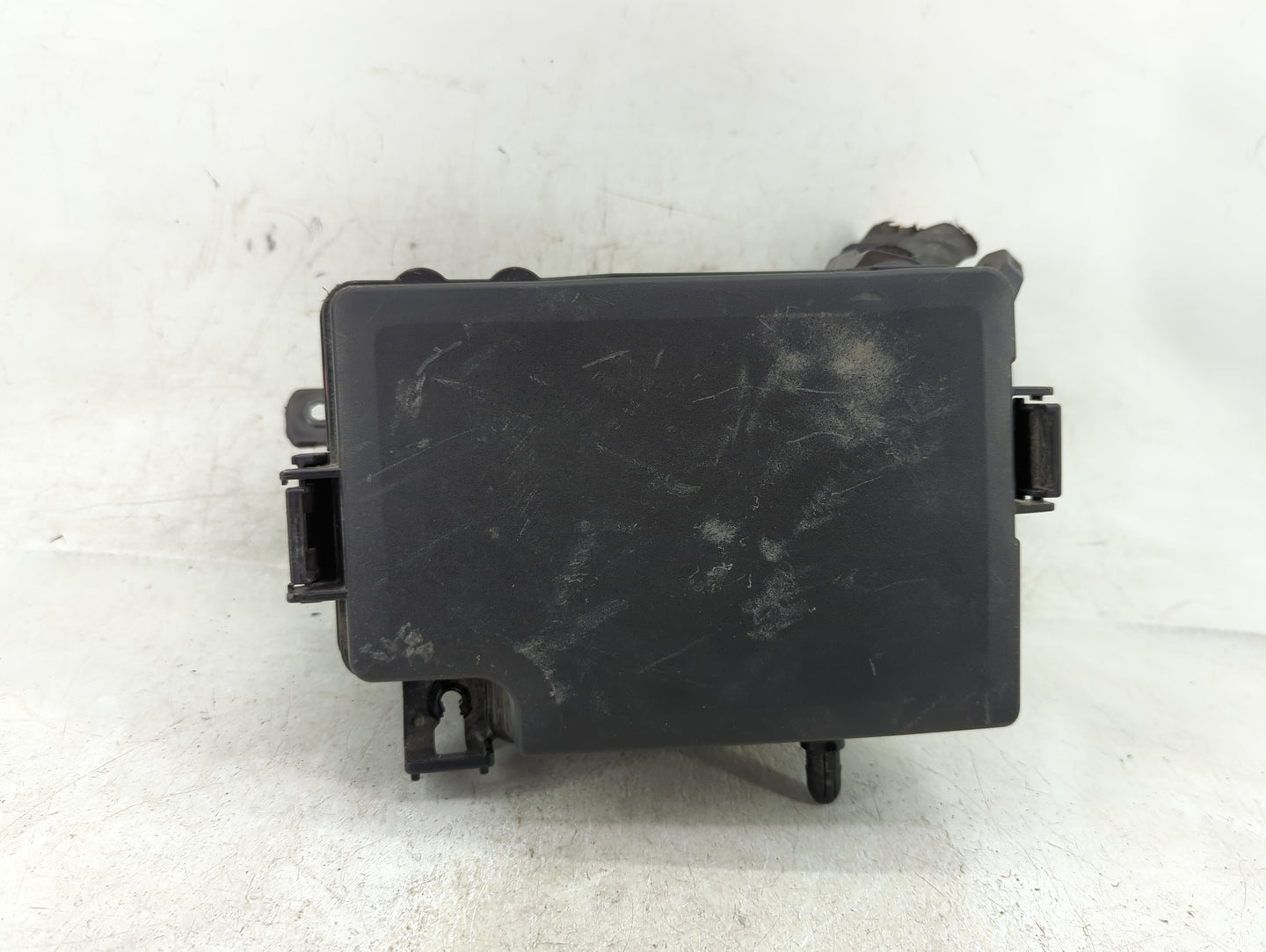 2019-2020 Hyundai Elantra Fusebox Fuse Box Panel Relay Module P/N:91260 F2420 Fits Fits 2019 2020 OEM Used Auto Parts - Oemu