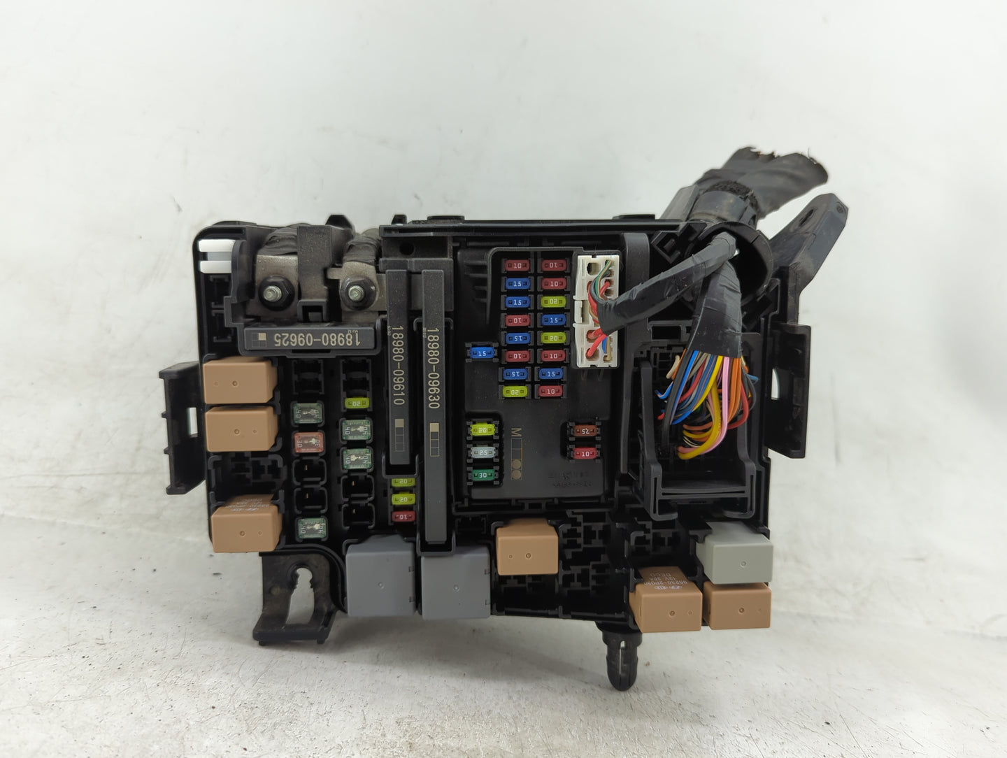 2019-2020 Hyundai Elantra Fusebox Fuse Box Panel Relay Module P/N:91260 F2420 Fits Fits 2019 2020 OEM Used Auto Parts - Oemu