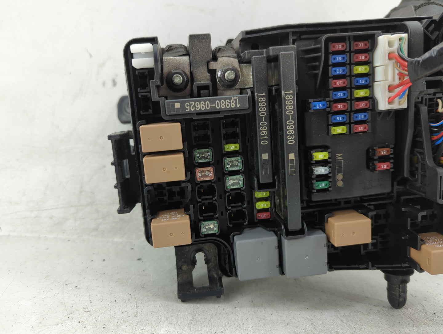 2019-2020 Hyundai Elantra Fusebox Fuse Box Panel Relay Module P/N:91260 F2420 Fits Fits 2019 2020 OEM Used Auto Parts - Oemu