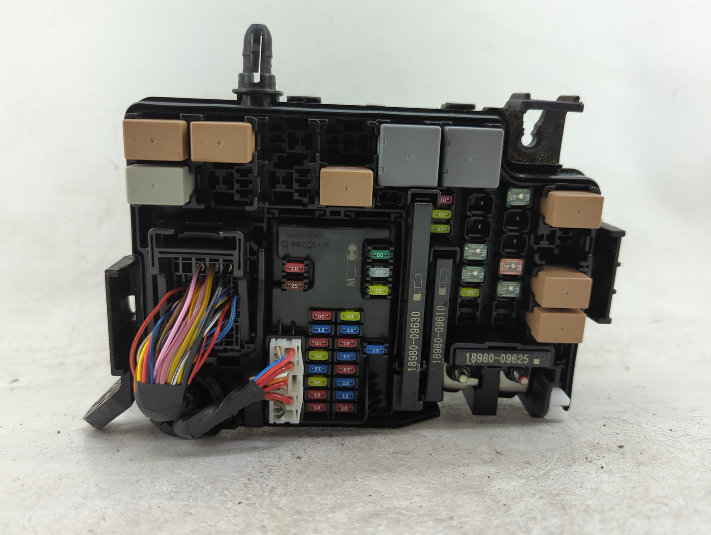 2019-2020 Hyundai Elantra Fusebox Fuse Box Panel Relay Module Fits Fits 2019 2020 OEM Used Auto Parts - Oemusedautoparts1.co
