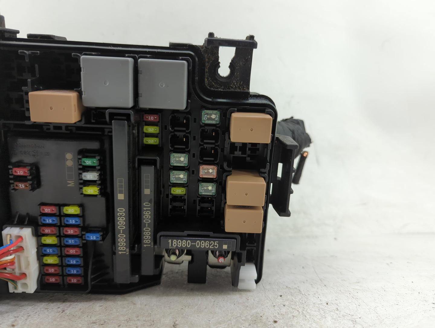 2019-2020 Hyundai Elantra Fusebox Fuse Box Panel Relay Module Fits Fits 2019 2020 OEM Used Auto Parts - Oemusedautoparts1.co