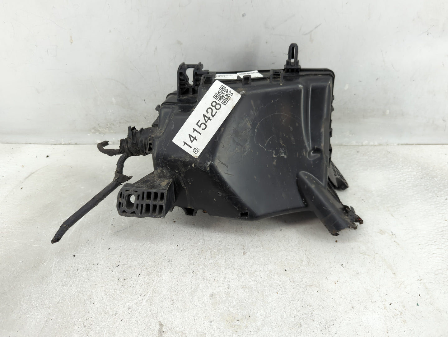 2019-2020 Hyundai Elantra Fusebox Fuse Box Panel Relay Module P/N:91260-F2420 Fits Fits 2019 2020 OEM Used Auto Parts - Oemu