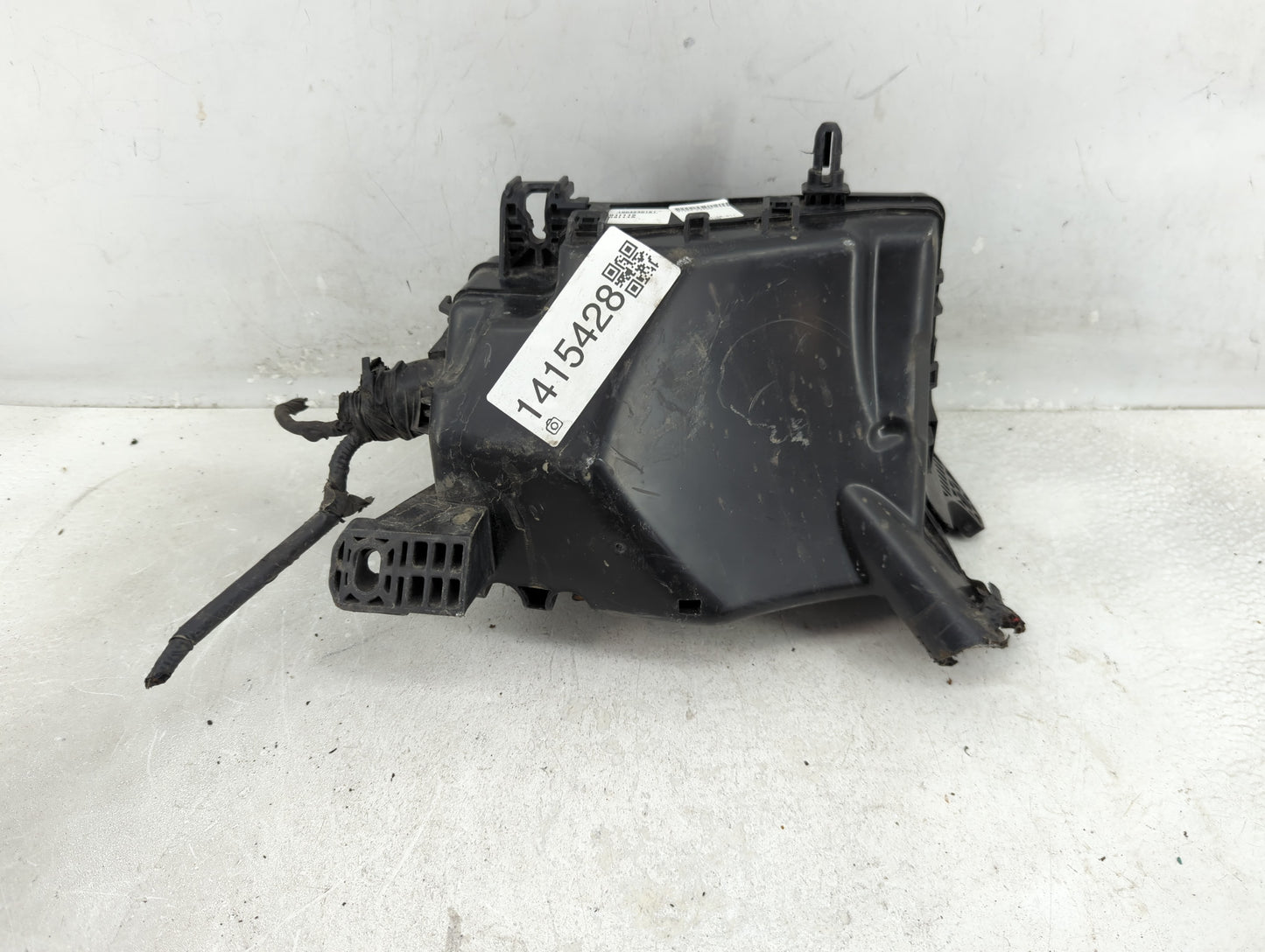 2019-2020 Hyundai Elantra Fusebox Fuse Box Panel Relay Module P/N:91260-F2420 Fits Fits 2019 2020 OEM Used Auto Parts - Oemu