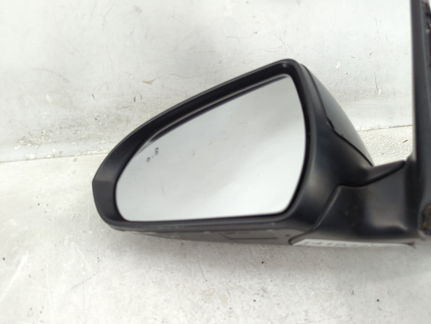2017-2020 Hyundai Elantra Driver Side View Mirror - Left Door Mirror OEM Used - Oemusedautoparts1.com