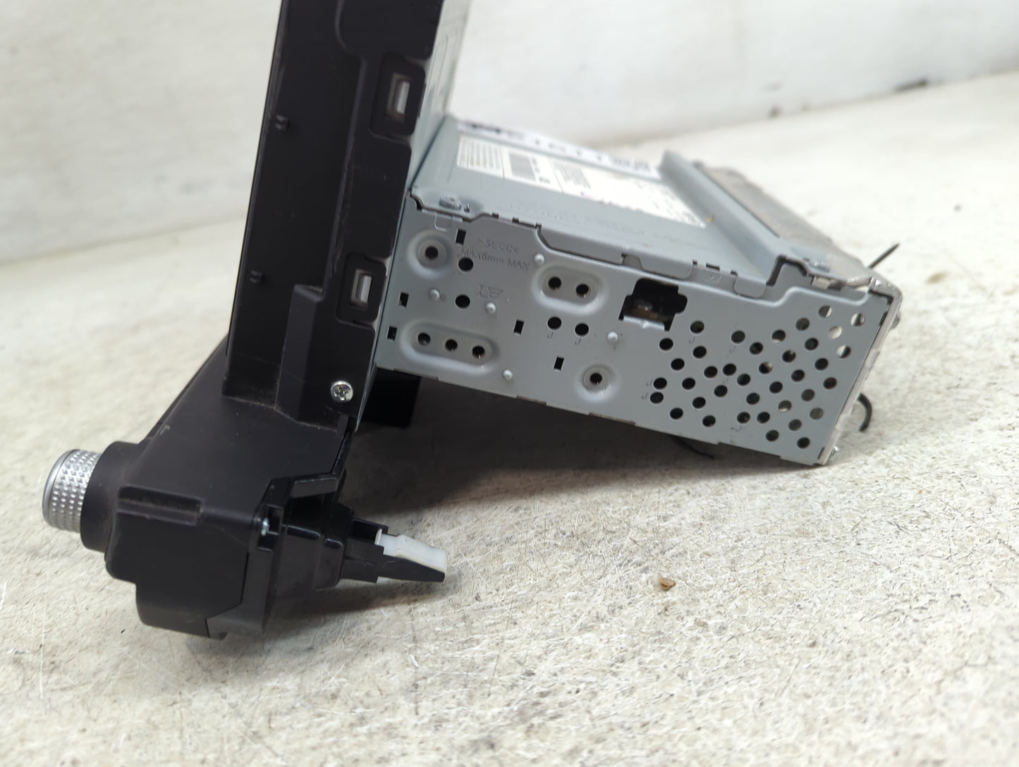 2019-2020 Hyundai Elantra Radio AM FM Cd Player Receiver Replacement P/N:96160-F2UA0SSH Fits Fits 2019 2020 OEM Used Auto Pa