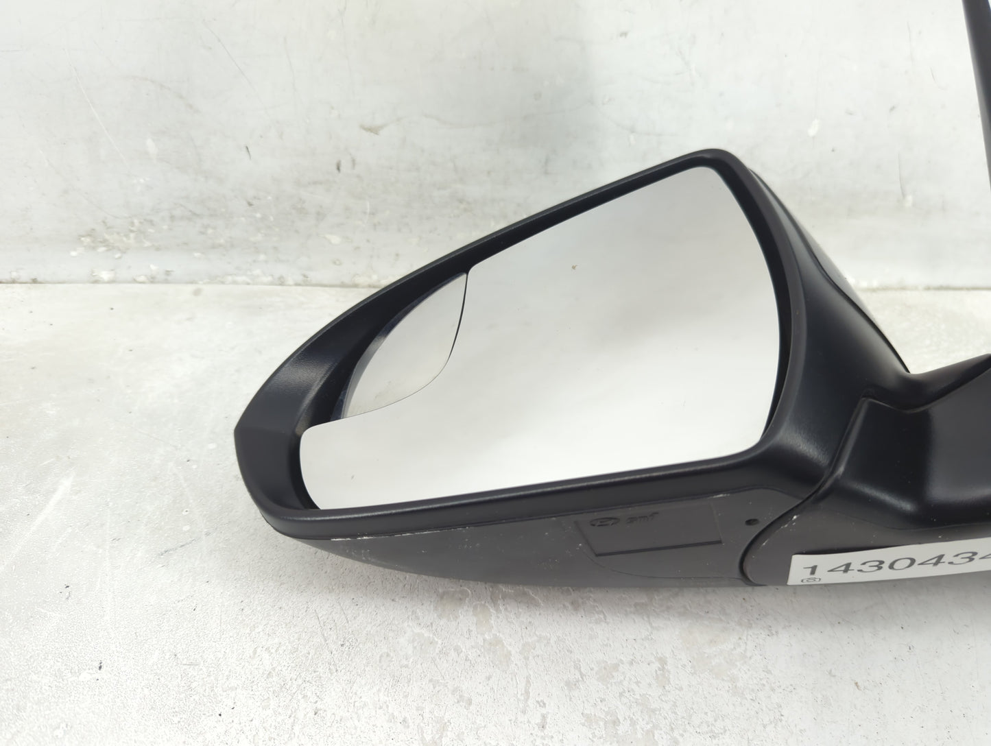 2017-2020 Hyundai Elantra Driver Side View Mirror - Left Door Mirror OEM Used - Oemusedautoparts1.com