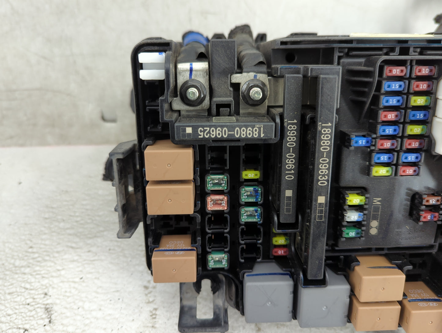 2019-2020 Hyundai Elantra Fusebox Fuse Box Panel Relay Module P/N:18980-09625 18980-09610, 18980-09630 Fits Fits 2019 2020 O
