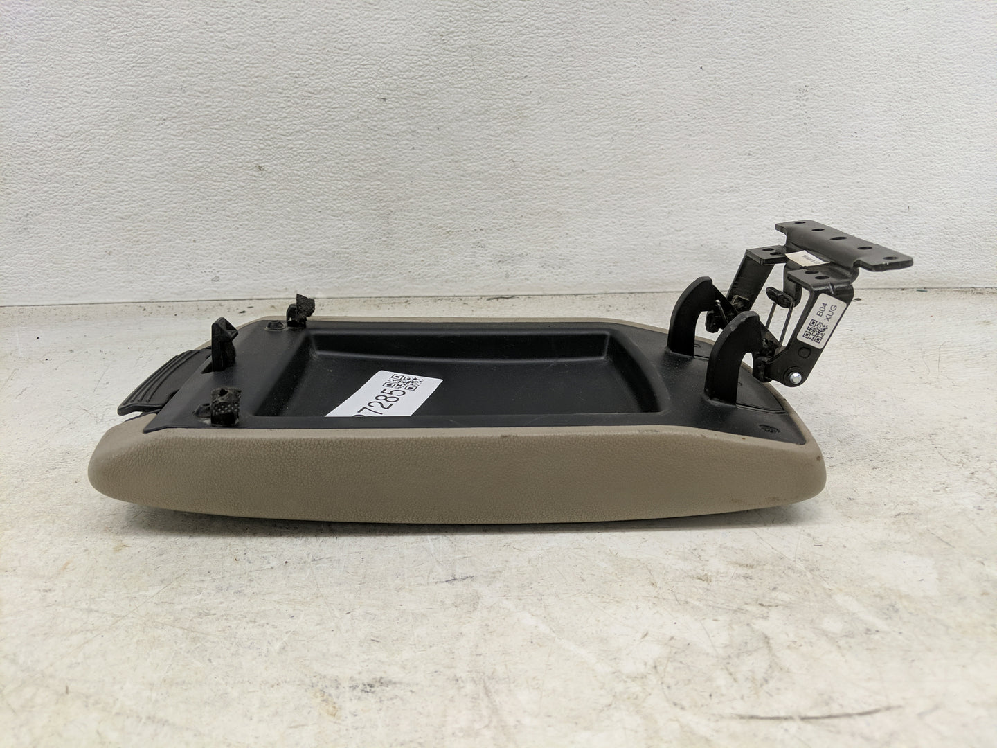 2020 Hyundai Elantra Center Console Armrest Cover Lid Fits OEM Used Auto Parts - Oemusedautoparts1.com