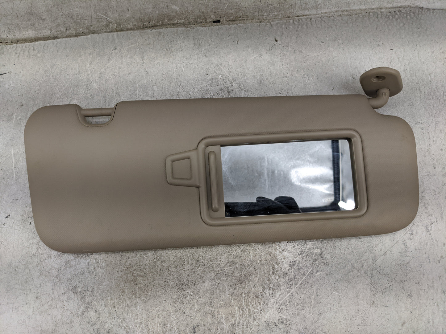 2017-2020 Hyundai Elantra Sun Visor Shade Replacement Passenger Right Mirror Fits Fits 2017 2018 2019 2020 OEM Used Auto Par